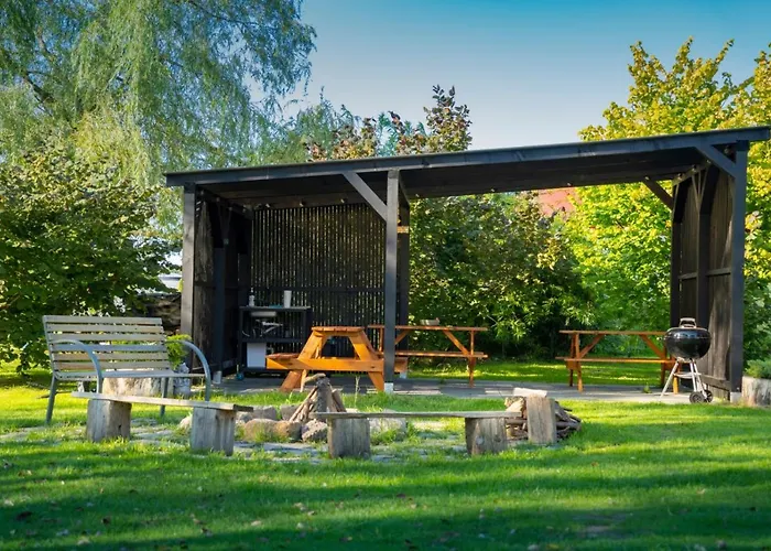 Dom W Domu - Izera Glamping 住宿加早餐酒店 3*