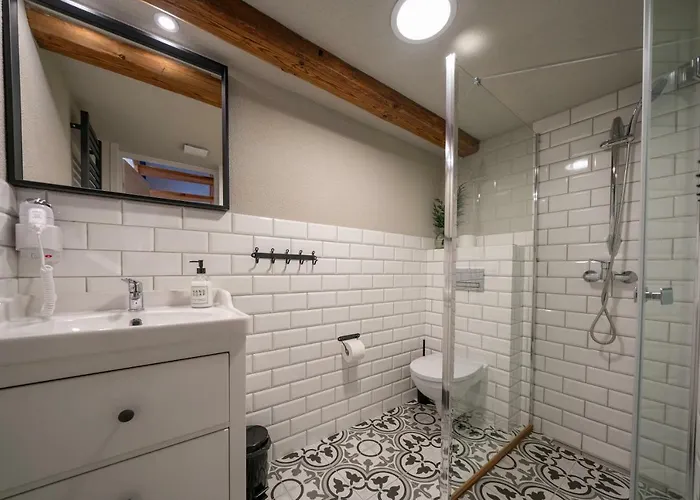 Dom W Domu - Izera Glamping 住宿加早餐酒店 3*