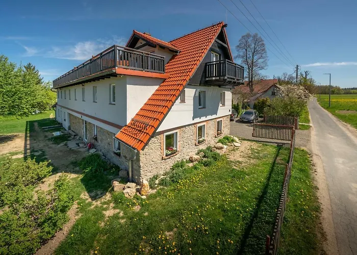 Dom W Domu - Izera Glamping 住宿加早餐酒店 3*