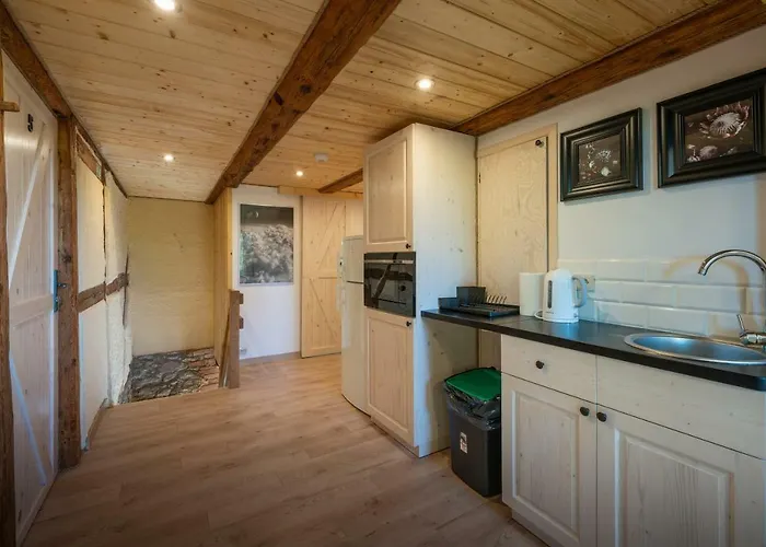 Dom W Domu - Izera Glamping 住宿加早餐酒店 3*